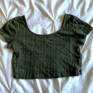 Crop army green tee, Size large, quality material
